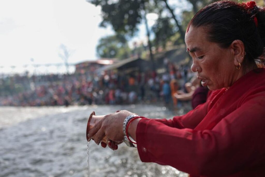 Album Asia: Doa untuk ayah pada perayaan Hari Ayah di Nepal