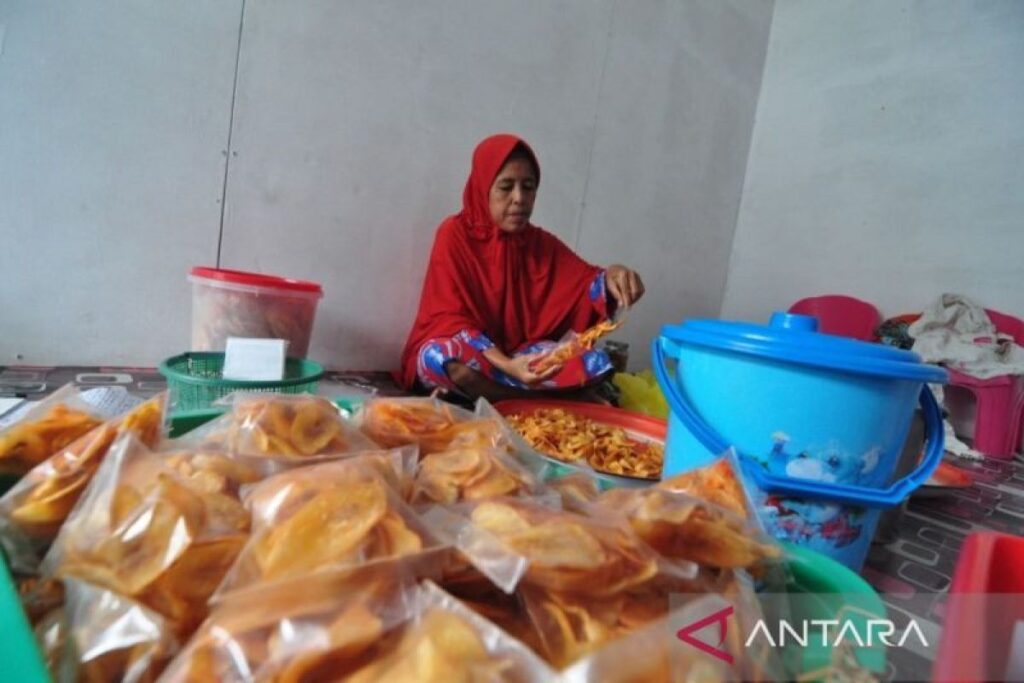 Cara membuat cemilan enak keripik pisang gurih dan manis di rumah